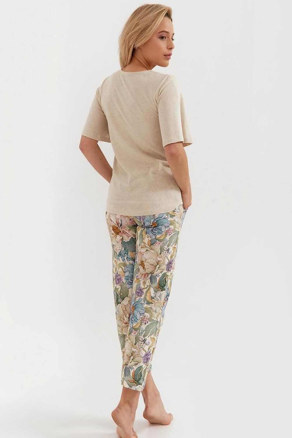 Striking Pajamas With Short Sleeves And V Neckline Cotton Pants With Long Leg With Floral Print Comfortable Pockets Elastic Waistband